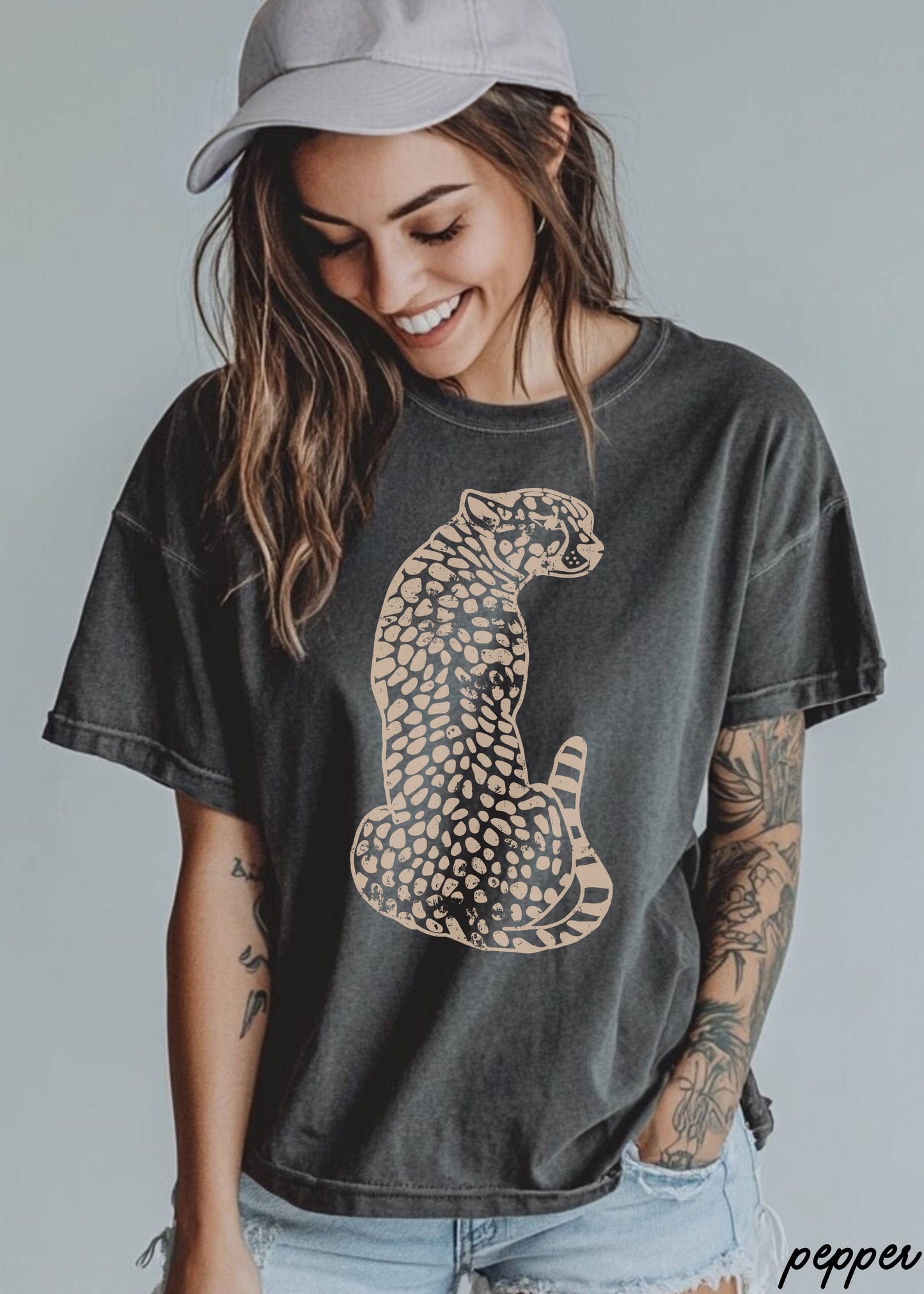 Sitting Leopard Tee *13 Colors (S-3X)