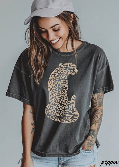 Sitting Leopard Tee *13 Colors (S-3X)