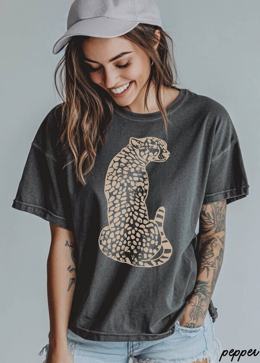 Sitting Leopard Tee *13 Colors (S-3X)